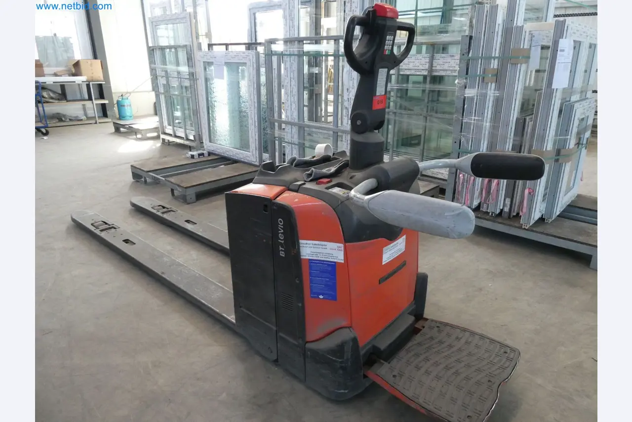 Machines pour la fabrication de fenêtres et de portes en plastique-1
