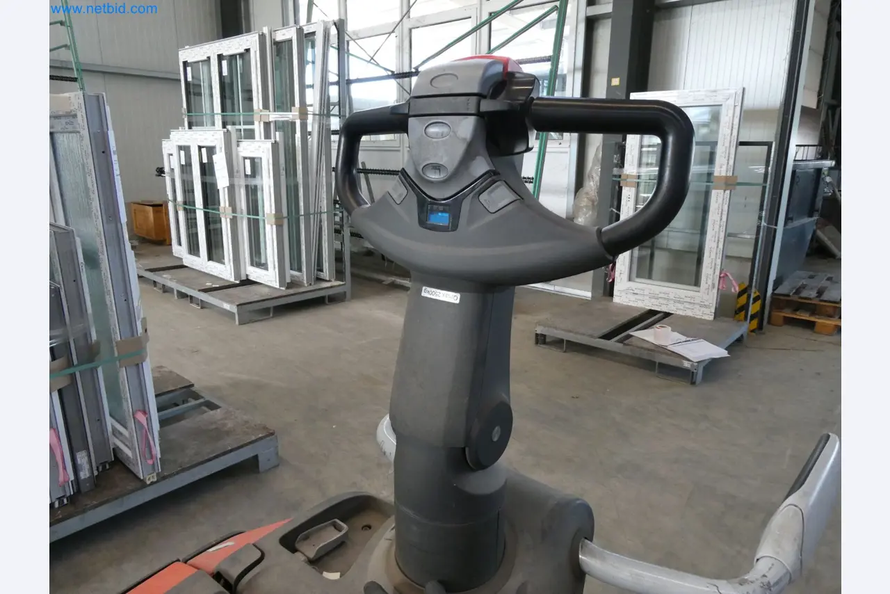 Machines pour la fabrication de fenêtres et de portes en plastique-3