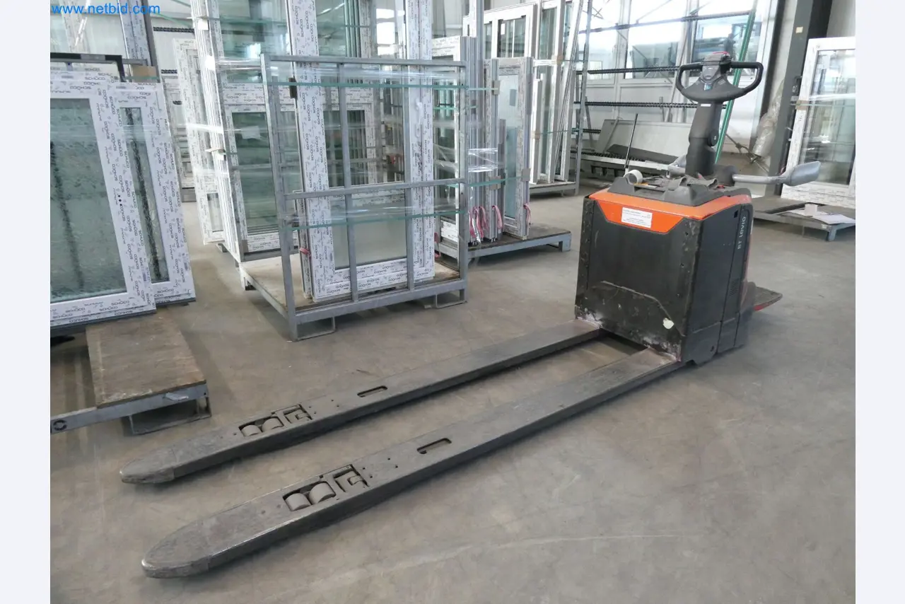 Machines pour la fabrication de fenêtres et de portes en plastique-4