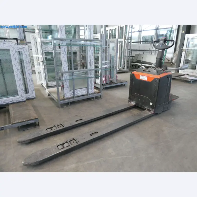 Machines pour la fabrication de fenêtres et de portes en plastique-4