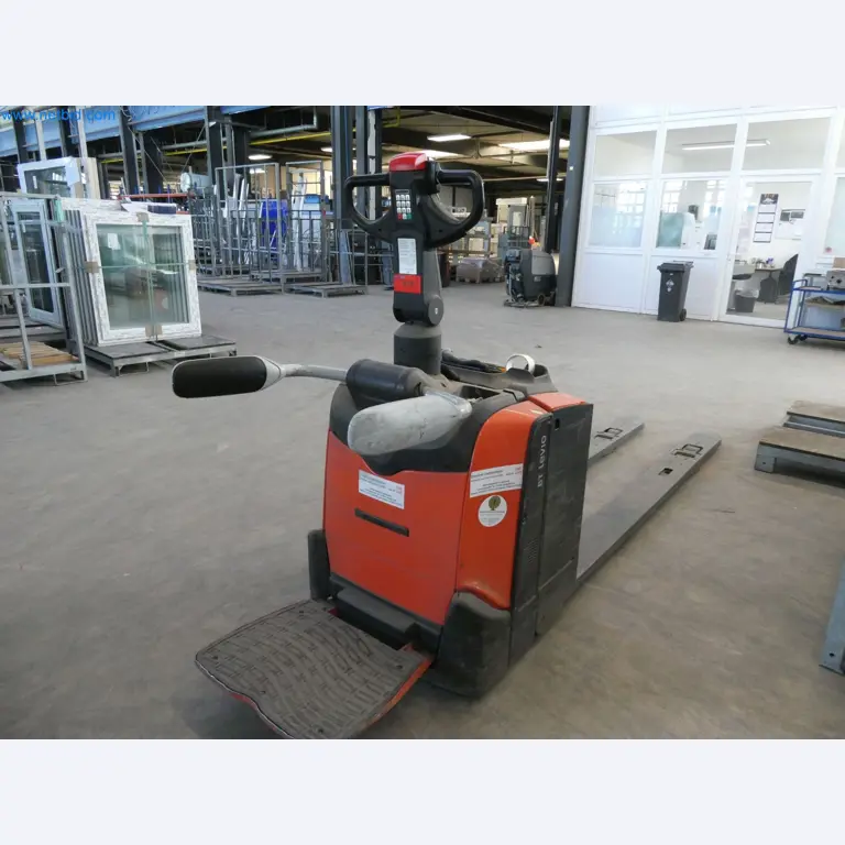 Machines pour la fabrication de fenêtres et de portes en plastique-6