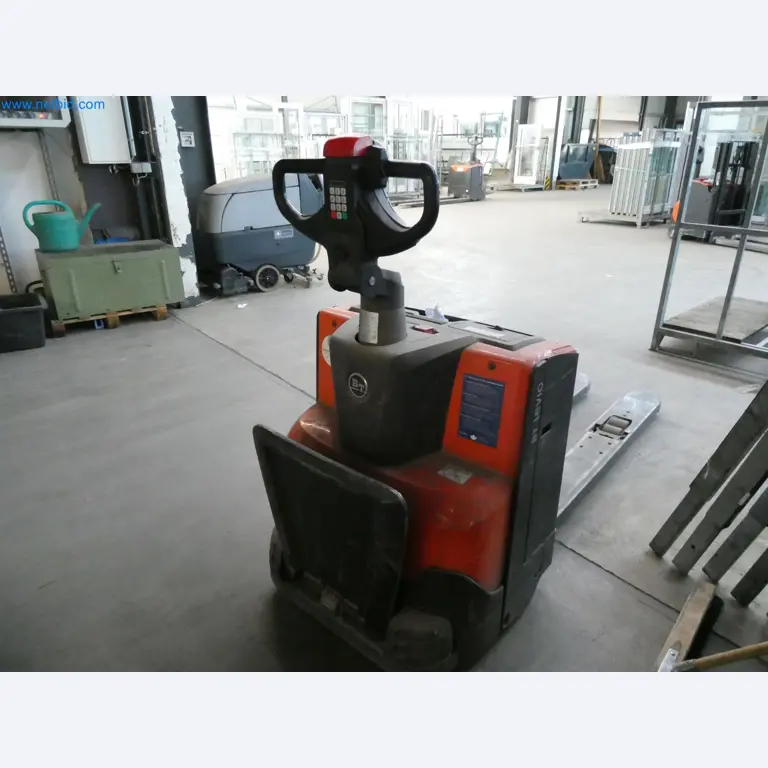 Machines pour la fabrication de fenêtres et de portes en plastique-1