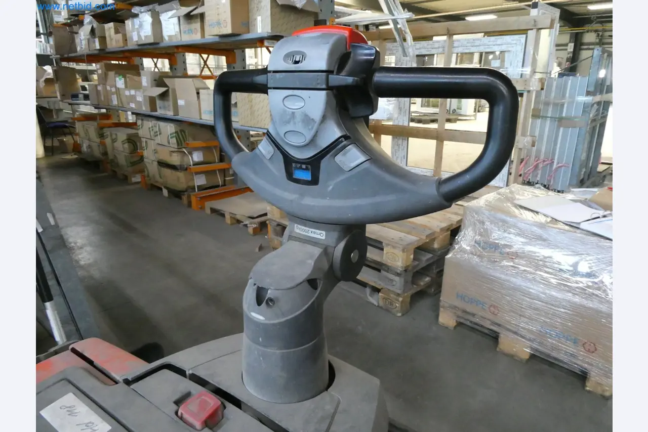 Machines pour la fabrication de fenêtres et de portes en plastique-3