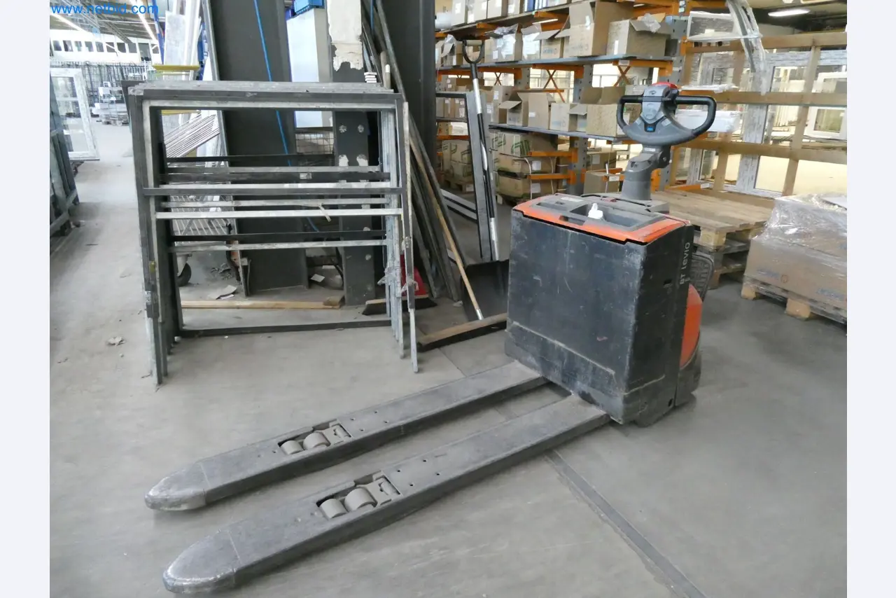 Machines pour la fabrication de fenêtres et de portes en plastique-4