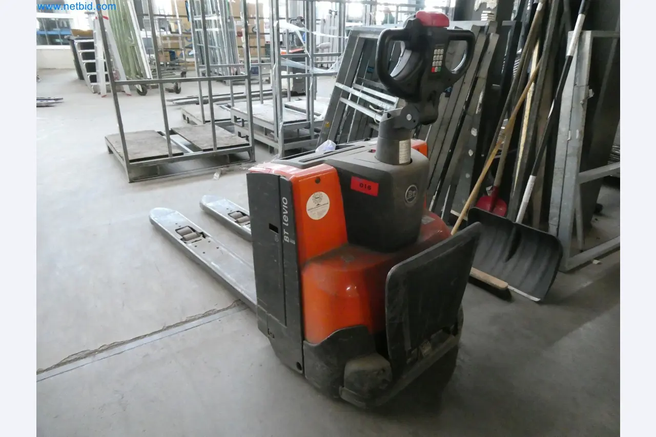 Machines pour la fabrication de fenêtres et de portes en plastique-6