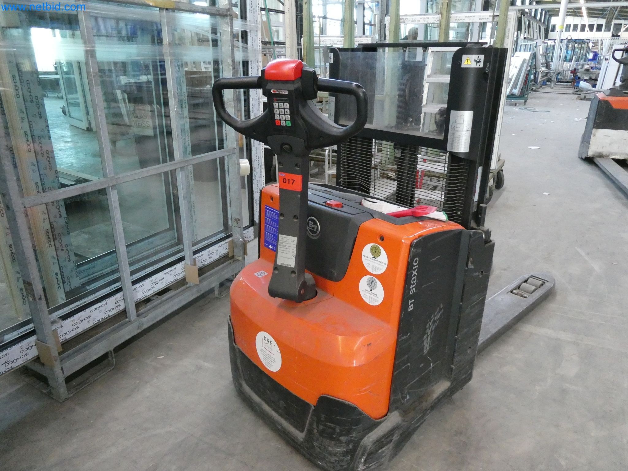 Machines pour la fabrication de fenêtres et de portes en plastique-1