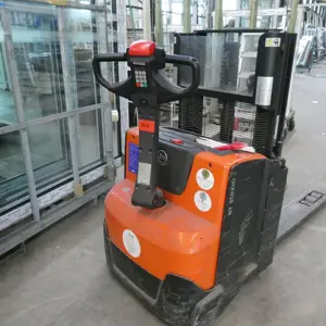 Gerbeur électrique à timon Toyota SWE200D