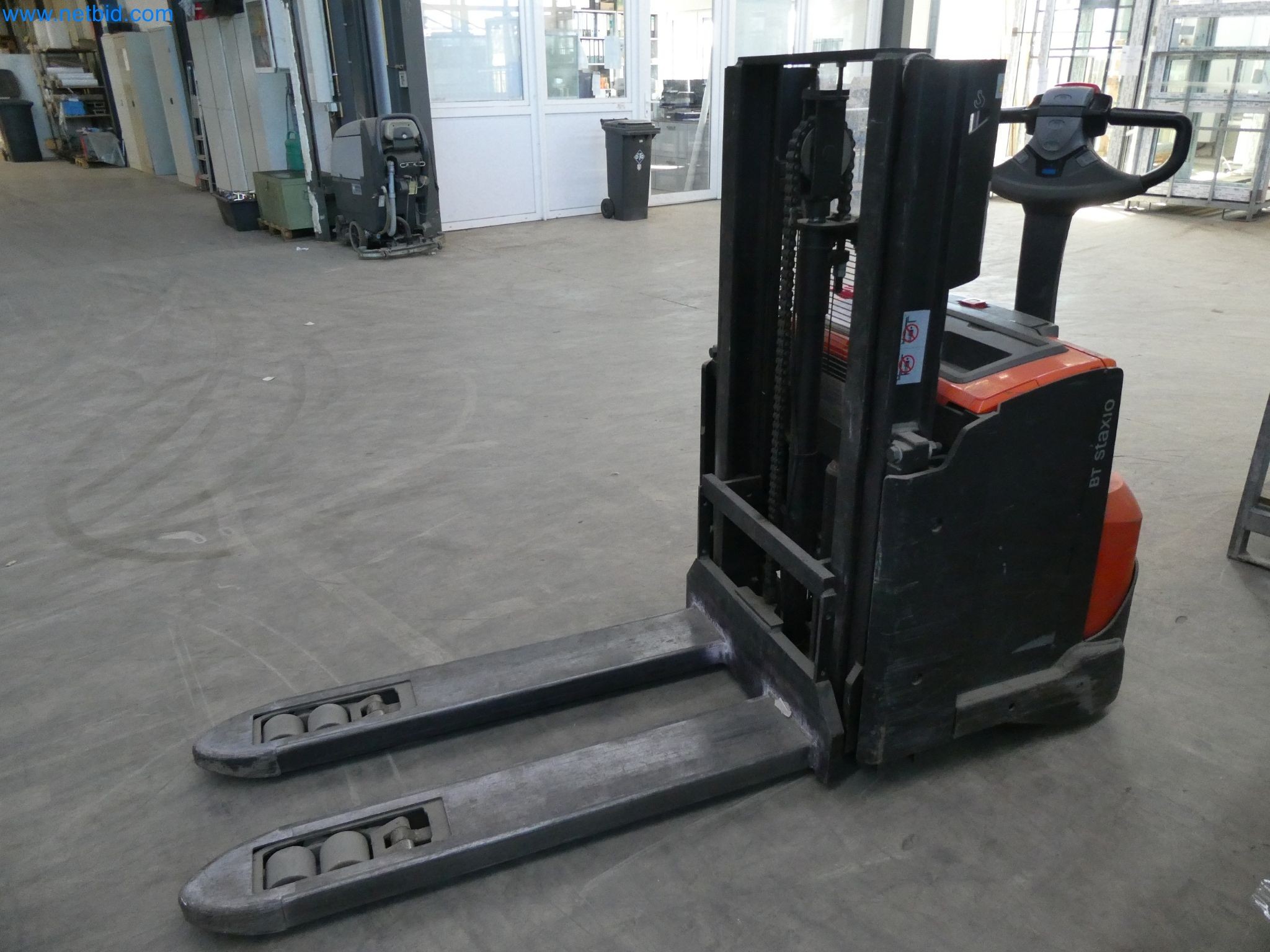 Machines pour la fabrication de fenêtres et de portes en plastique-3