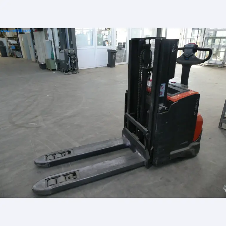 Máquinas para la fabricación de ventanas y puertas de plástico-3