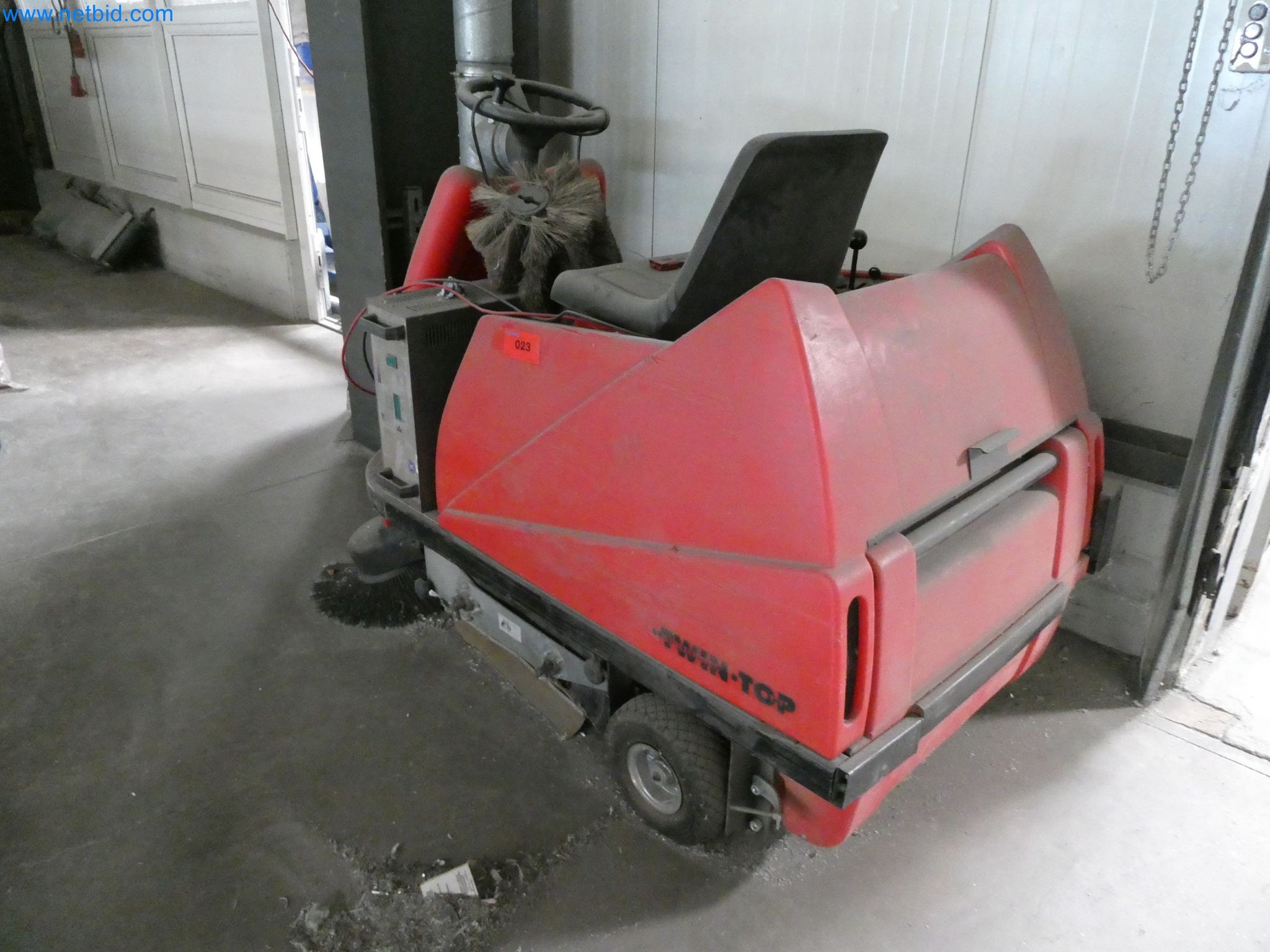 Machines pour la fabrication de fenêtres et de portes en plastique-1