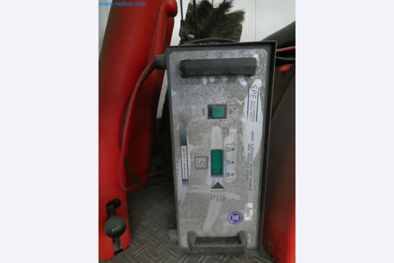 Machines pour la fabrication de fenêtres et de portes en plastique-4