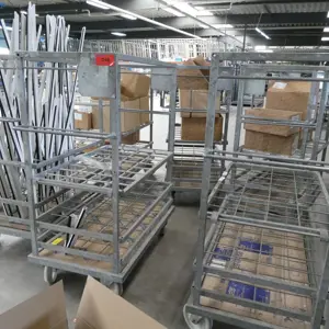 25 Chariots de stockage et de transport