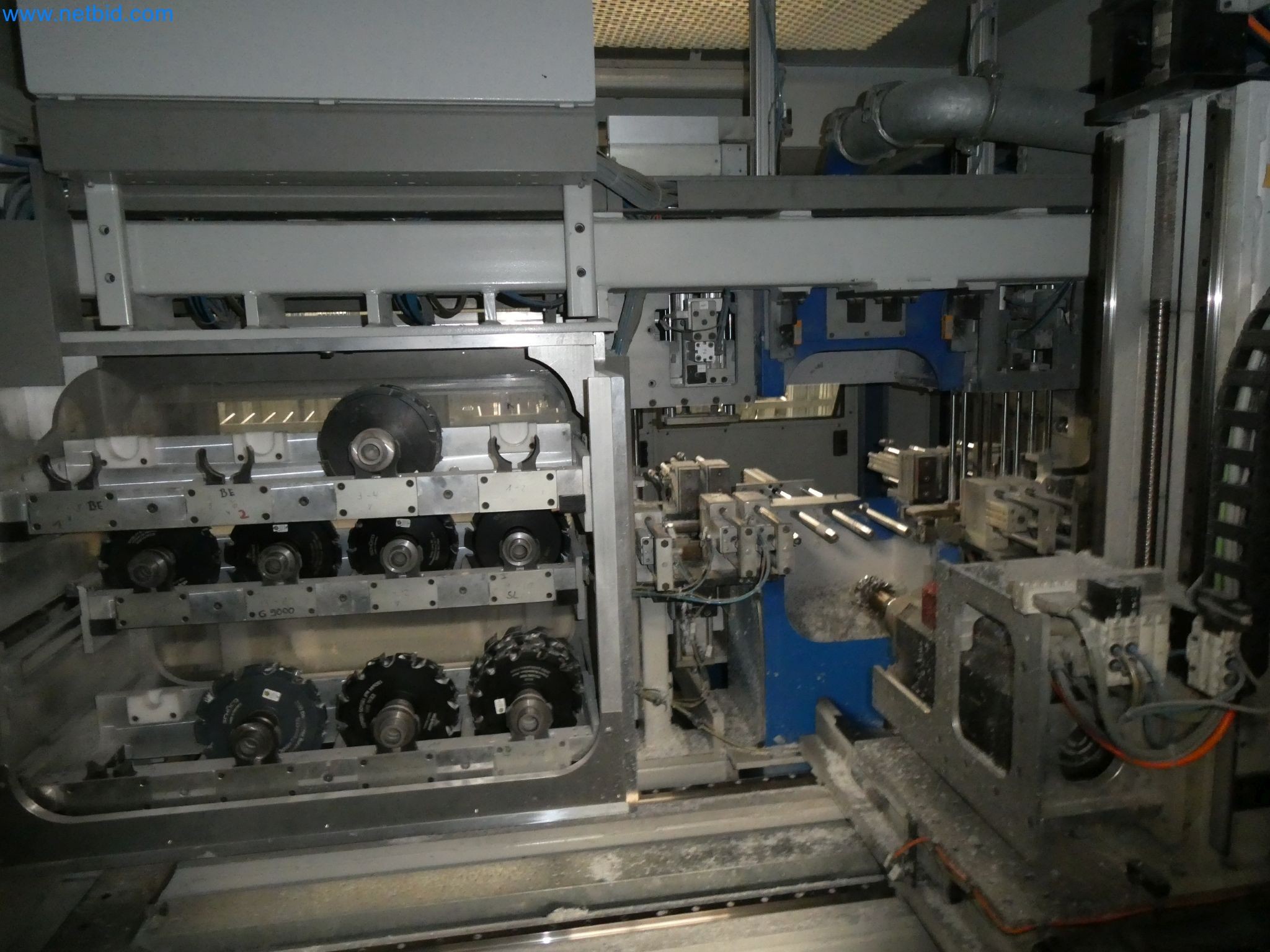 Machines pour la fabrication de fenêtres et de portes en plastique-11