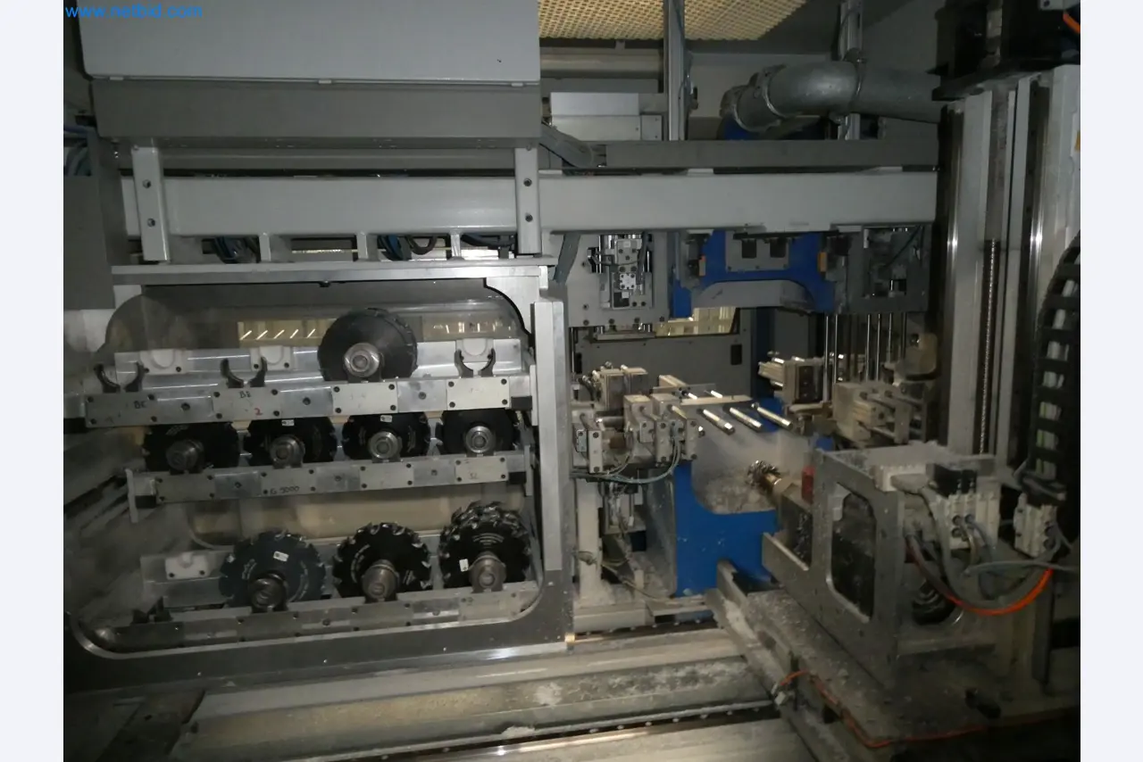 Machines pour la fabrication de fenêtres et de portes en plastique-11