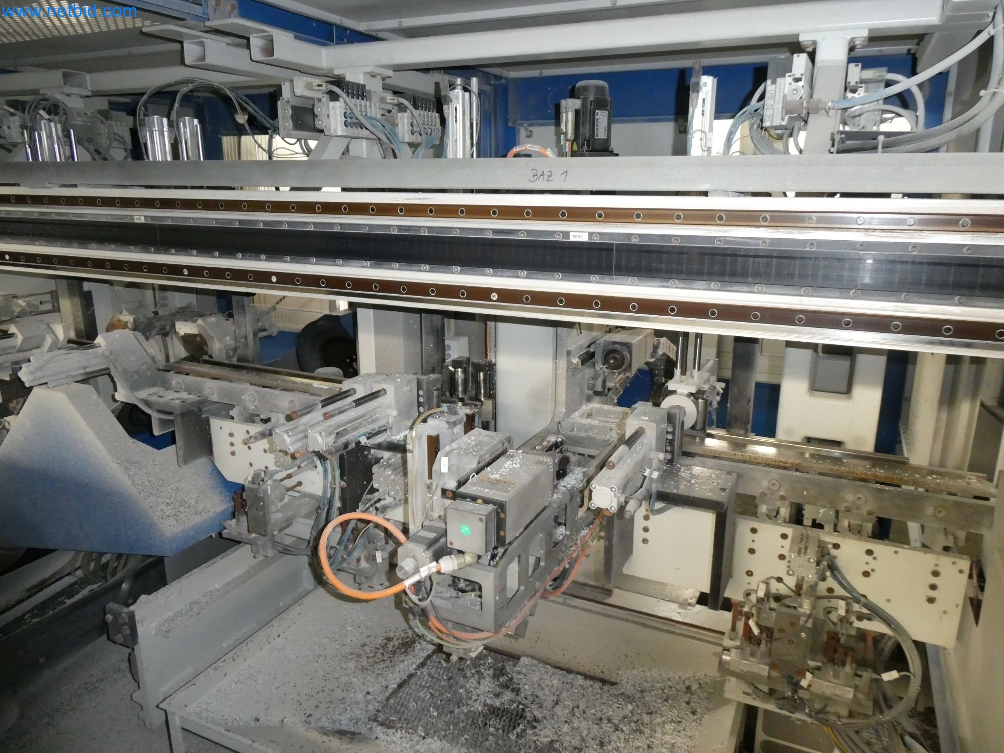 Machines pour la fabrication de fenêtres et de portes en plastique-15