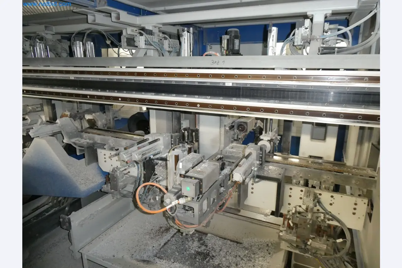 Machines pour la fabrication de fenêtres et de portes en plastique-15