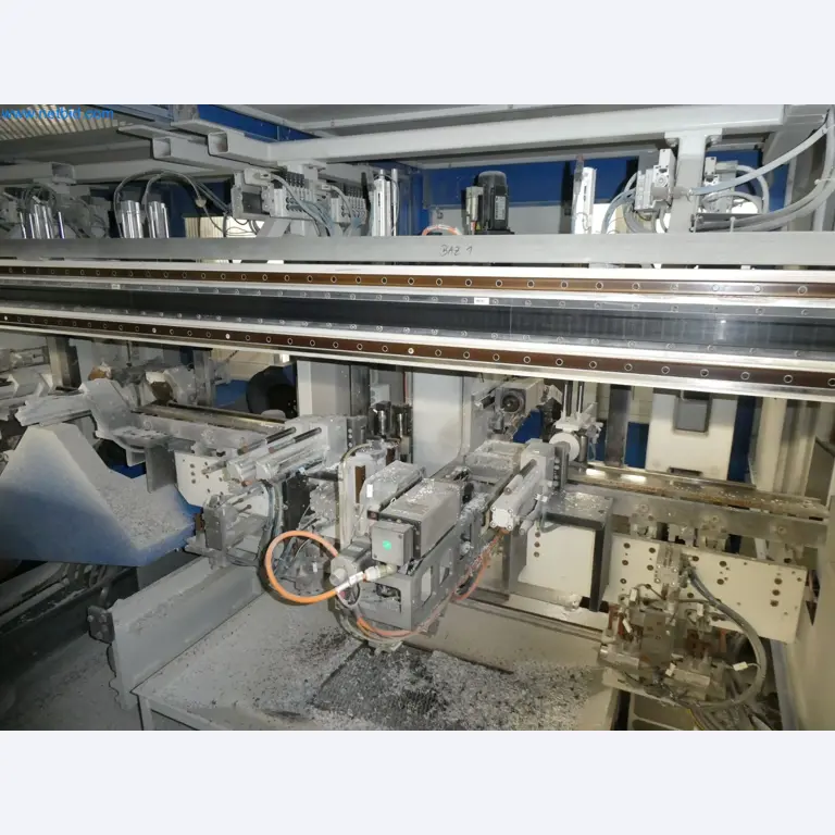 Machines pour la fabrication de fenêtres et de portes en plastique-15