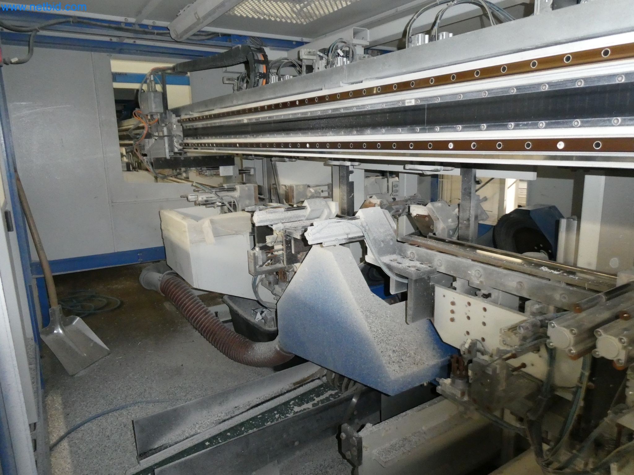 Machines pour la fabrication de fenêtres et de portes en plastique-16