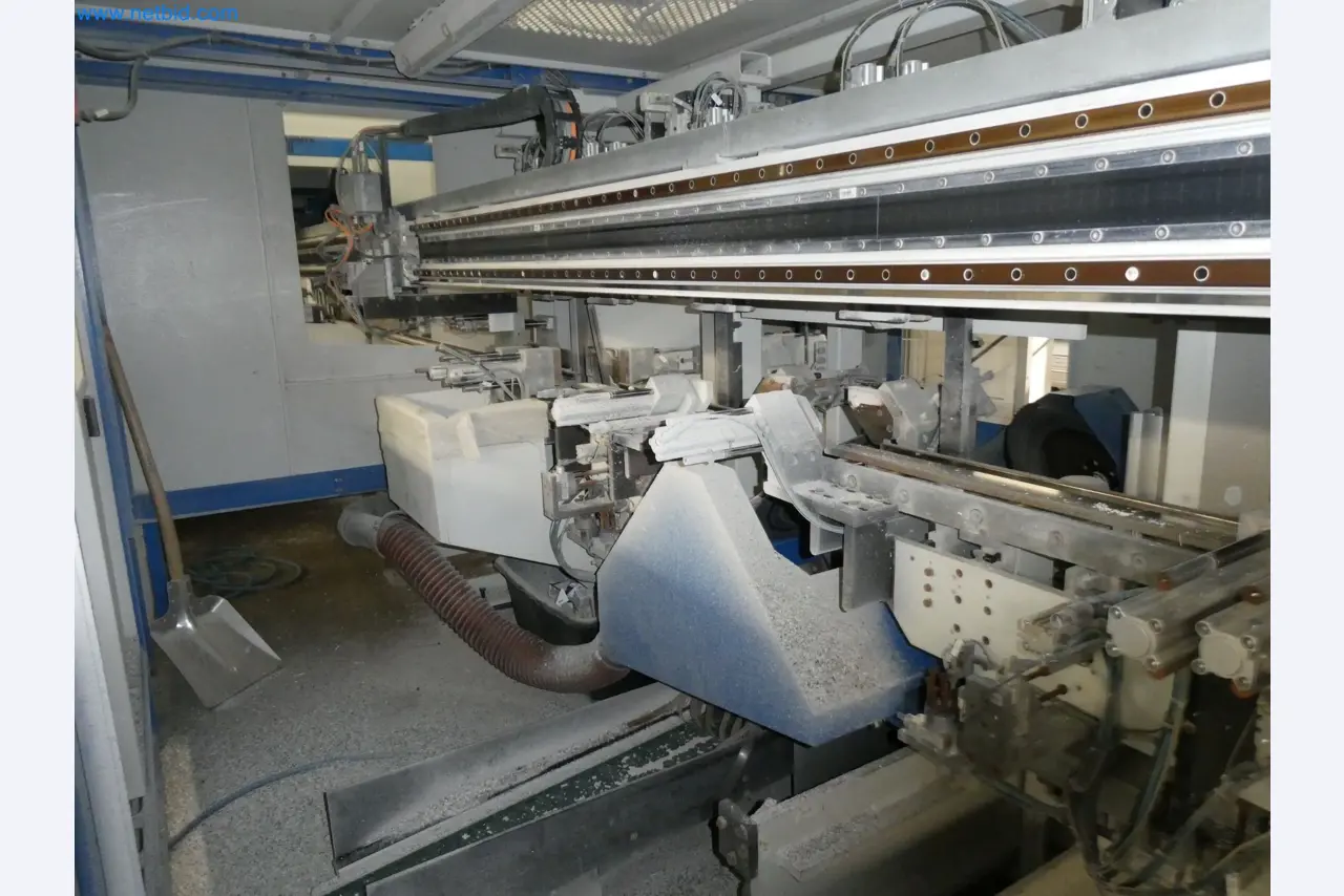 Machines pour la fabrication de fenêtres et de portes en plastique-16