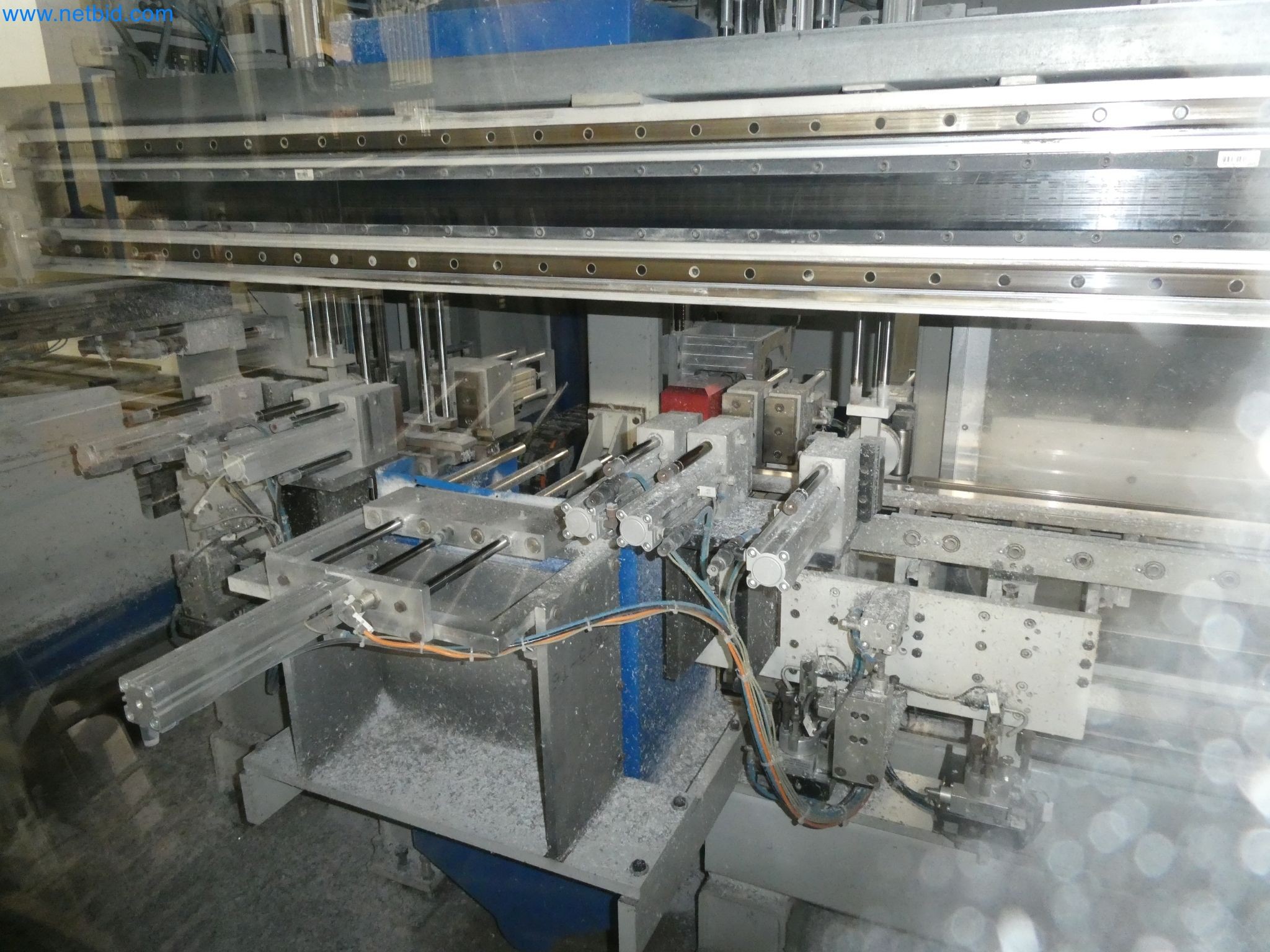 Machines pour la fabrication de fenêtres et de portes en plastique-17
