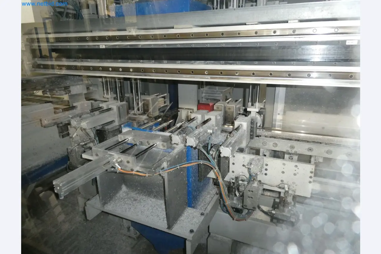 Machines pour la fabrication de fenêtres et de portes en plastique-17