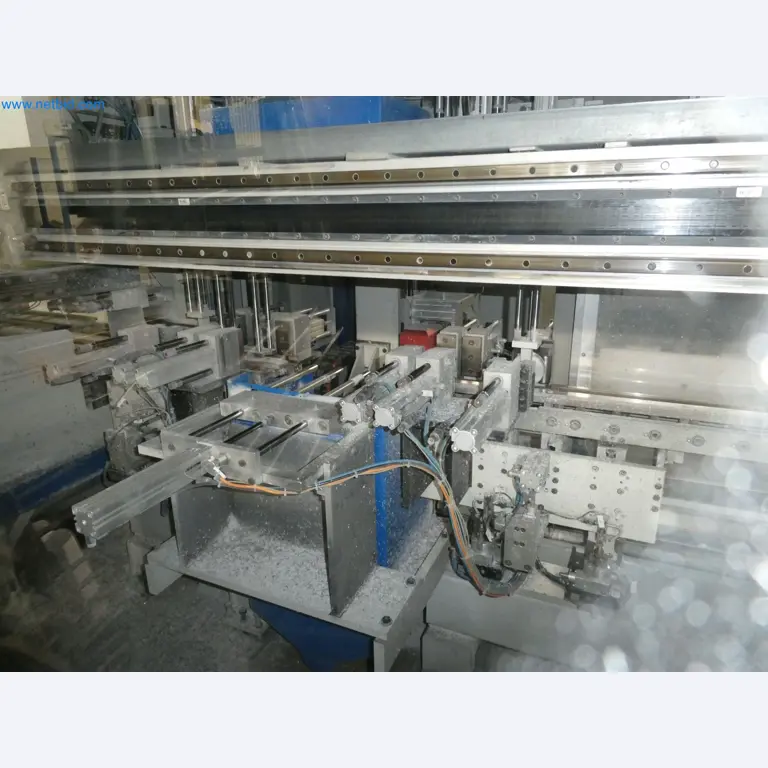 Machines pour la fabrication de fenêtres et de portes en plastique-17