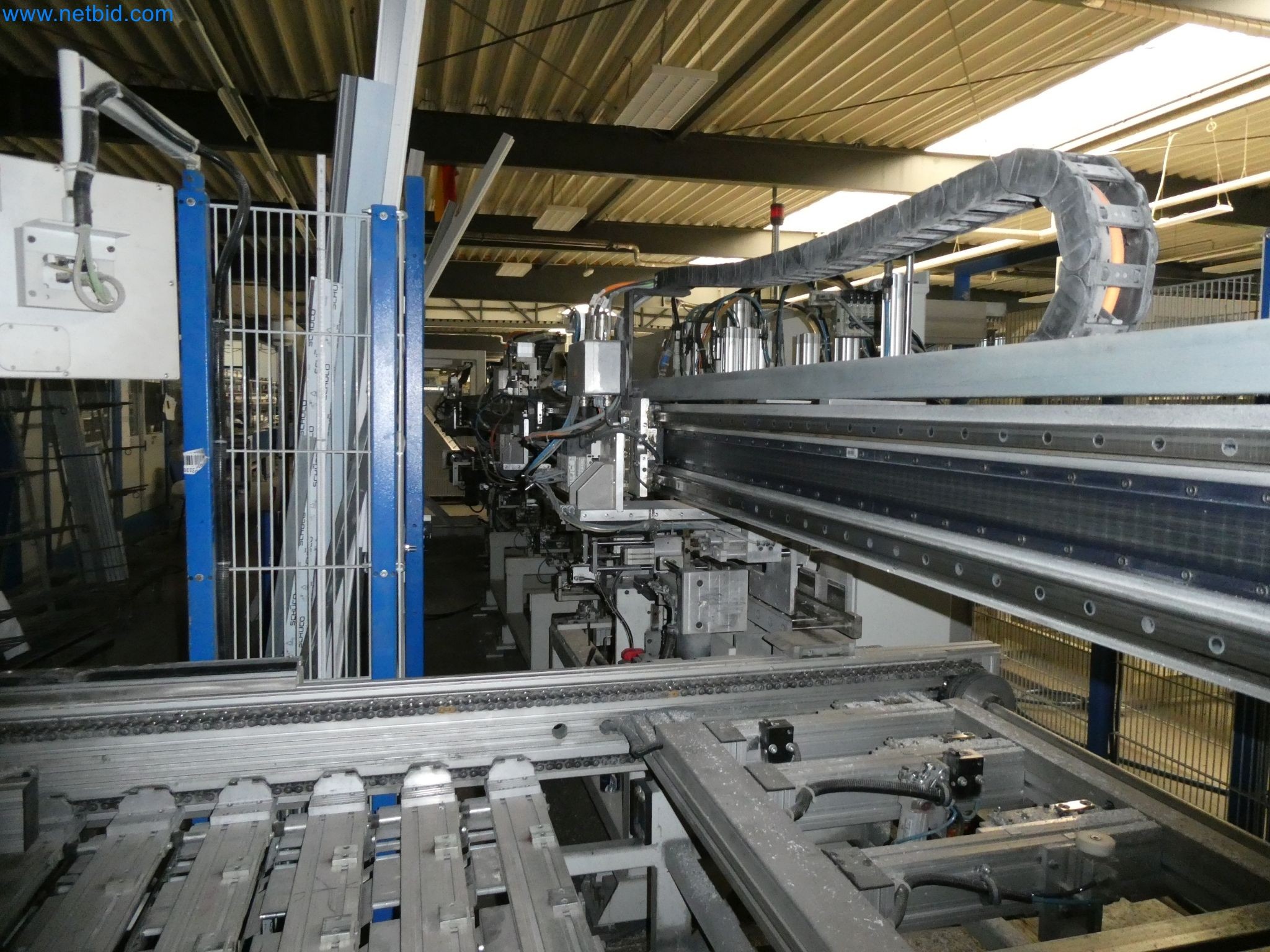 Machines pour la fabrication de fenêtres et de portes en plastique-23