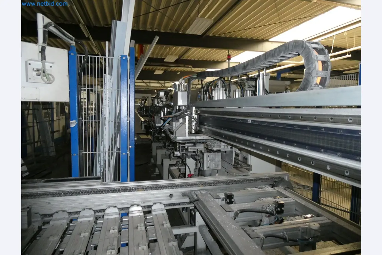 Machines pour la fabrication de fenêtres et de portes en plastique-23