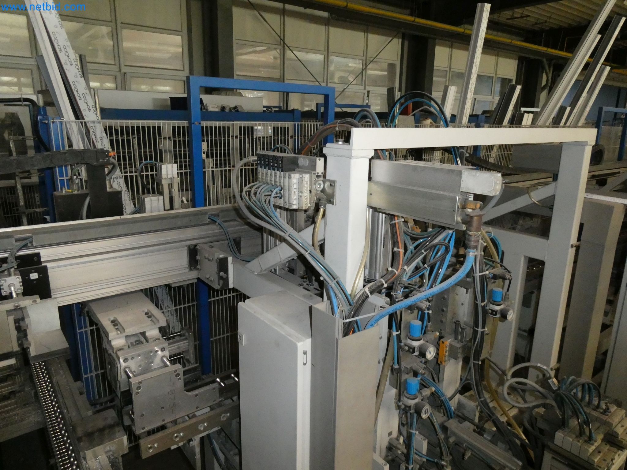Machines pour la fabrication de fenêtres et de portes en plastique-24