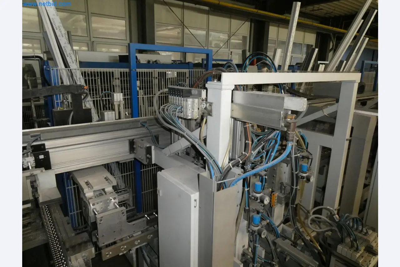 Machines pour la fabrication de fenêtres et de portes en plastique-24