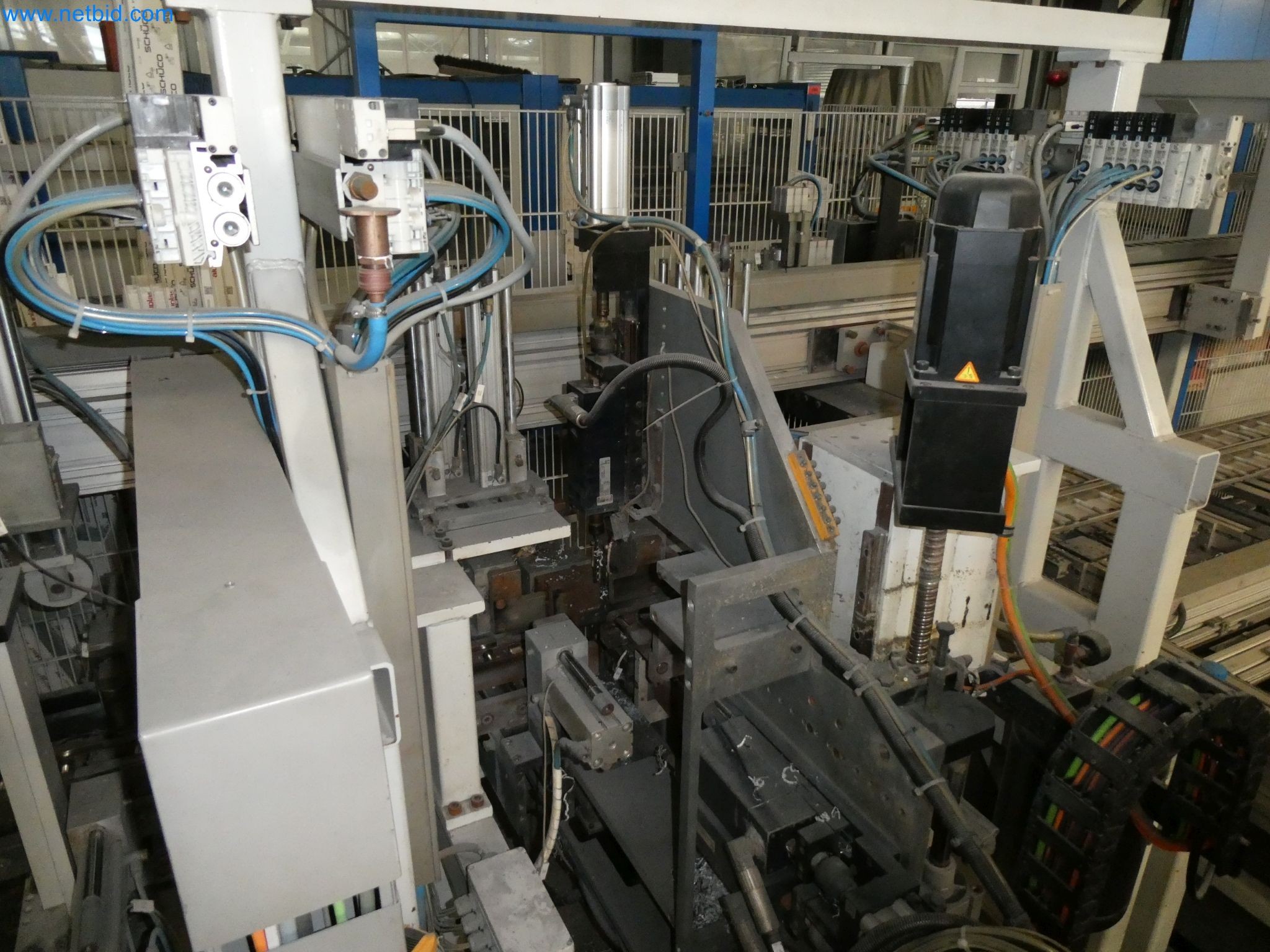 Machines pour la fabrication de fenêtres et de portes en plastique-27