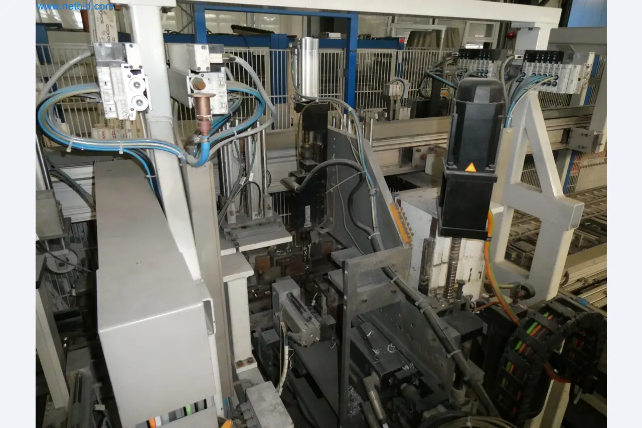 Machines pour la fabrication de fenêtres et de portes en plastique-27