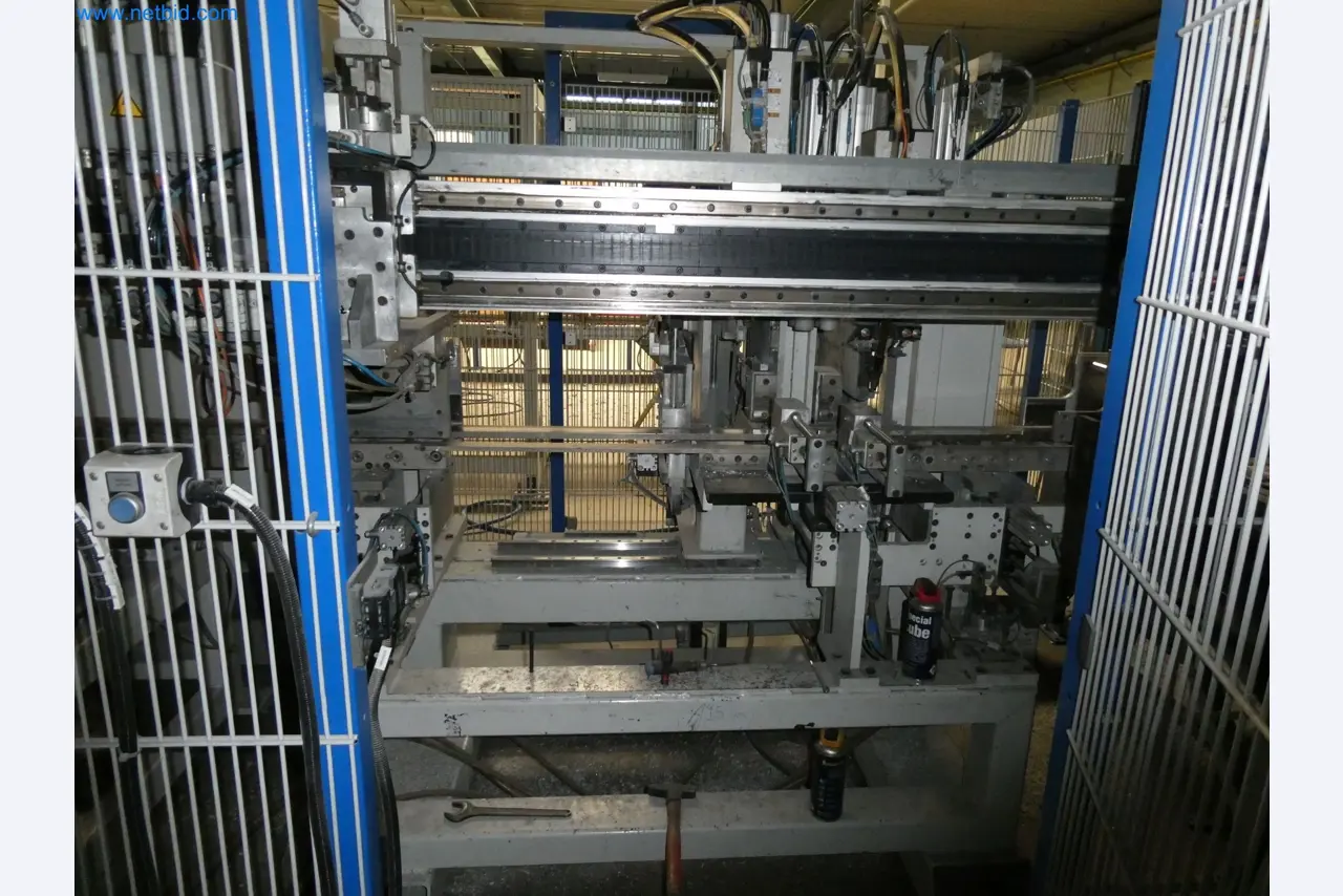 Machines pour la fabrication de fenêtres et de portes en plastique-28