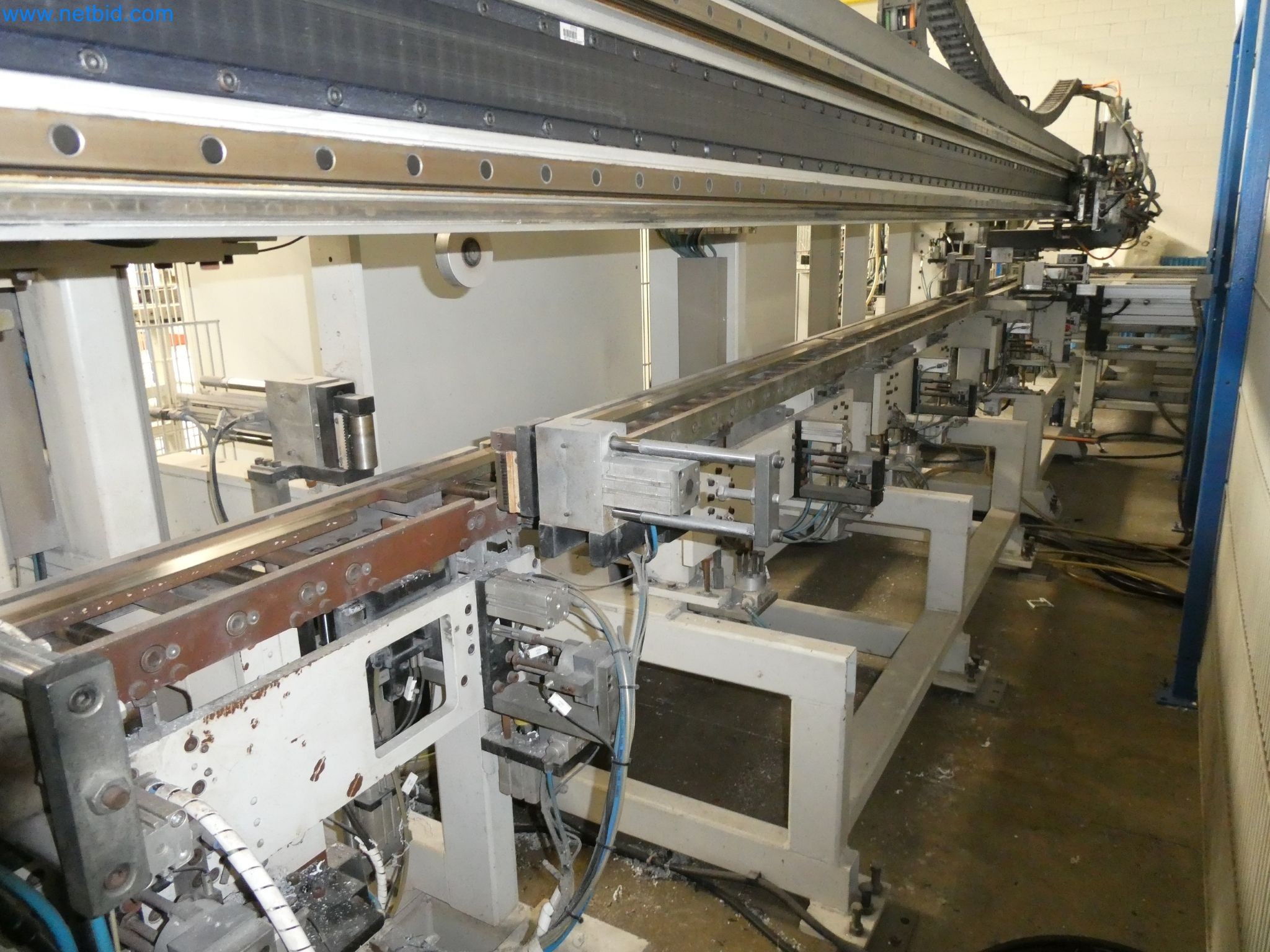 Machines pour la fabrication de fenêtres et de portes en plastique-30
