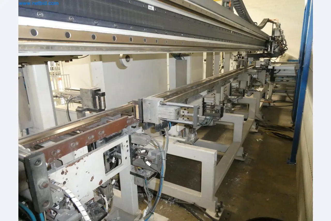 Machines pour la fabrication de fenêtres et de portes en plastique-30