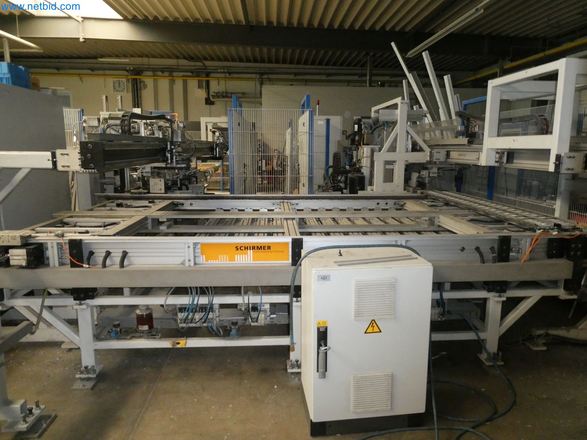 Machines pour la fabrication de fenêtres et de portes en plastique-31