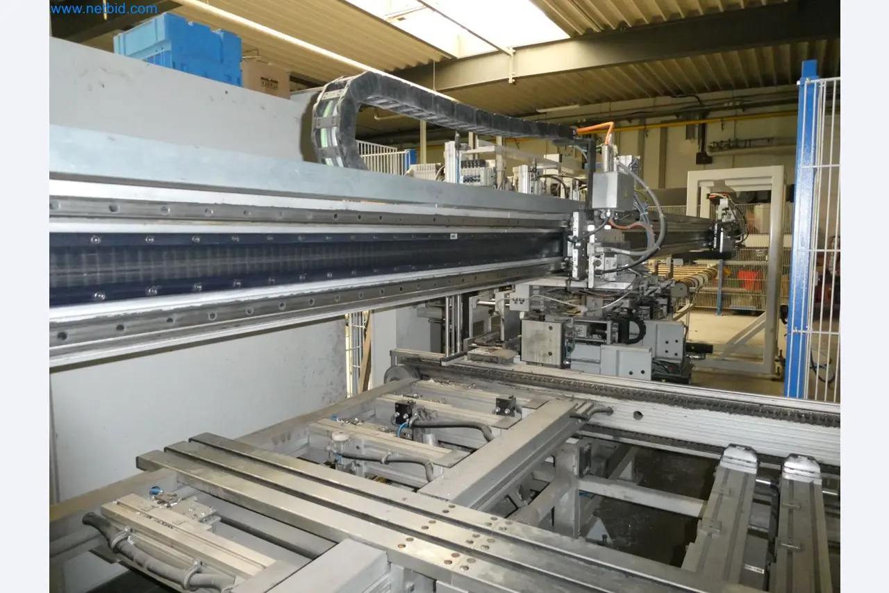 Machines pour la fabrication de fenêtres et de portes en plastique-34