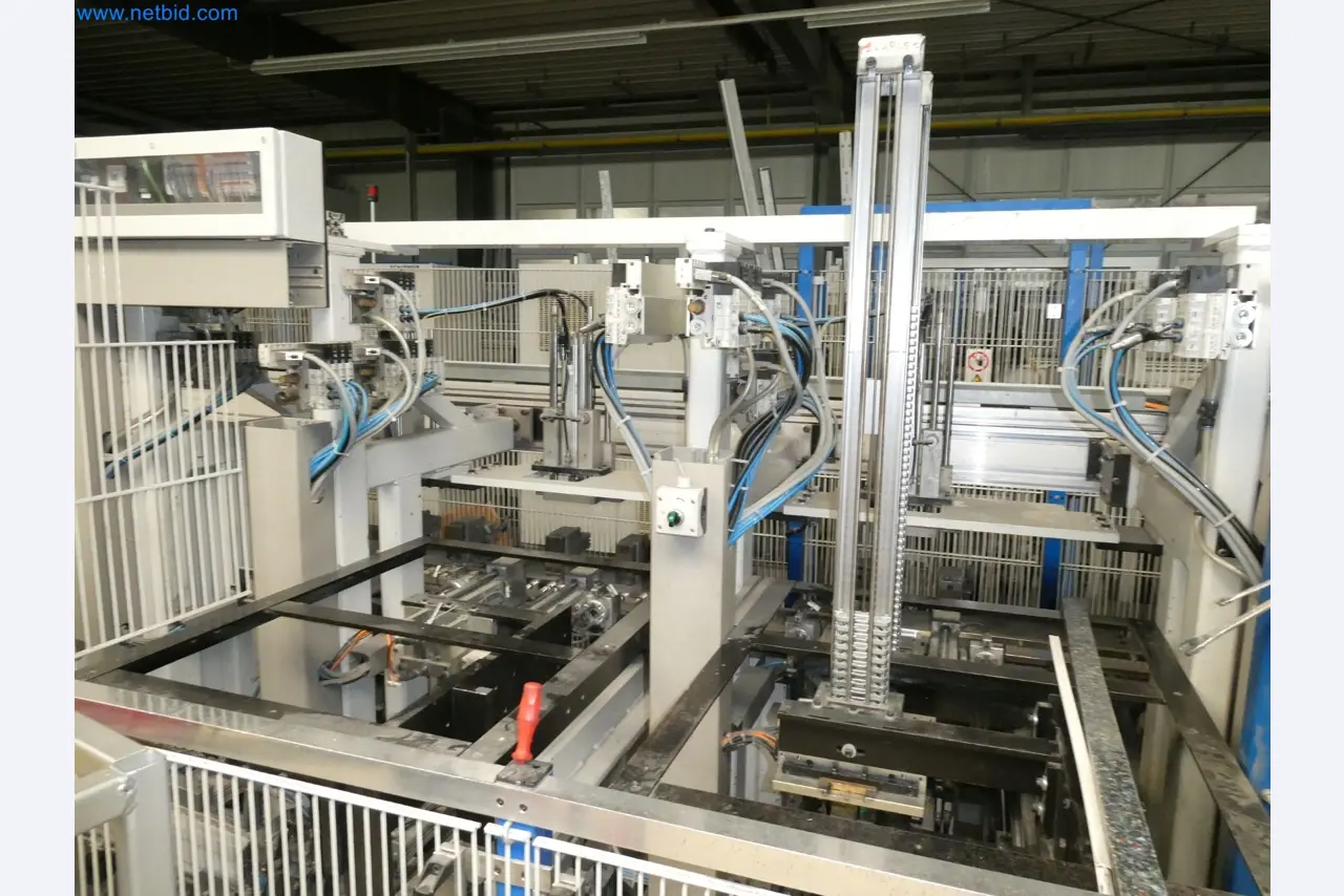 Machines pour la fabrication de fenêtres et de portes en plastique-36