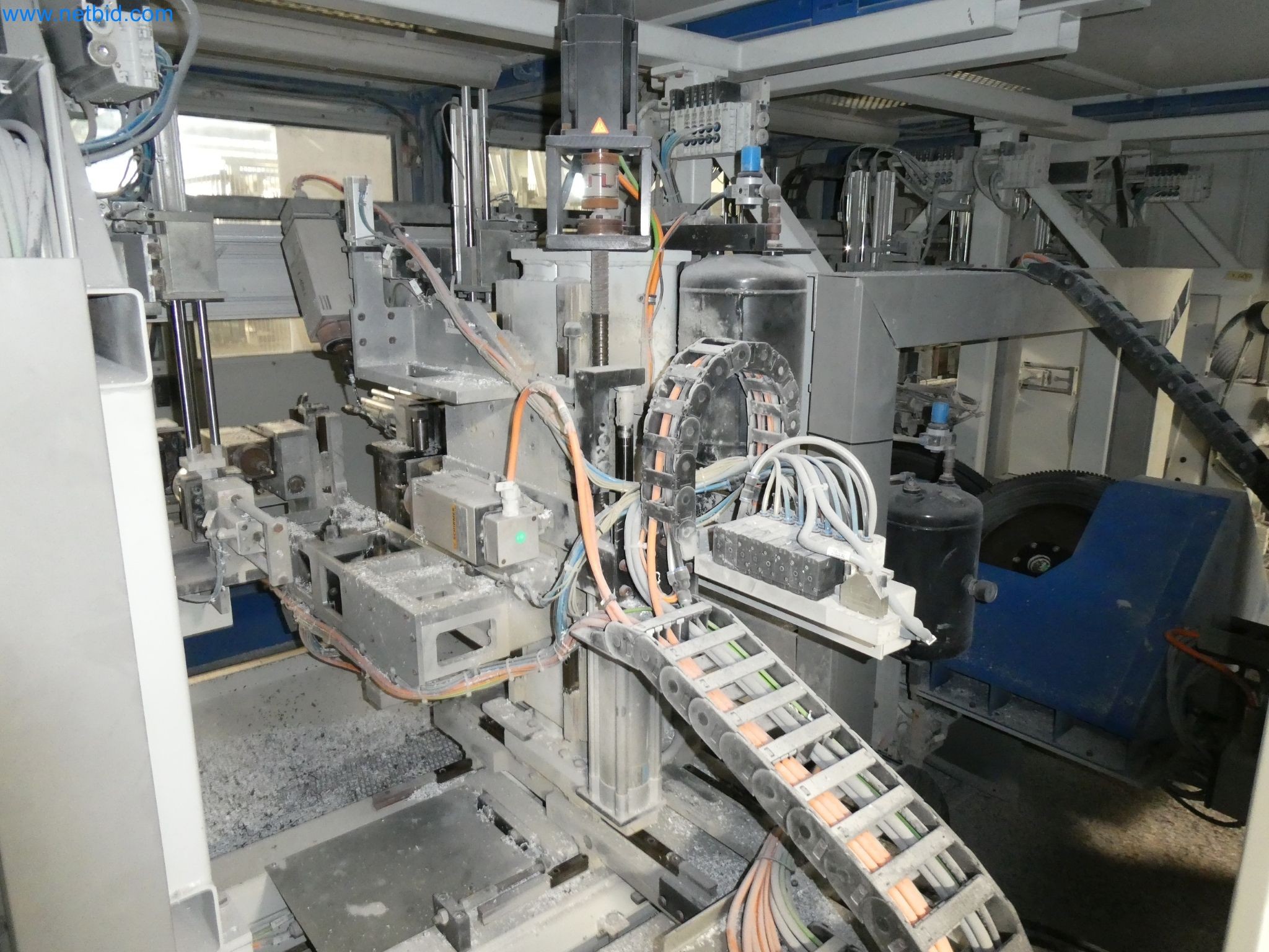 Machines pour la fabrication de fenêtres et de portes en plastique-5