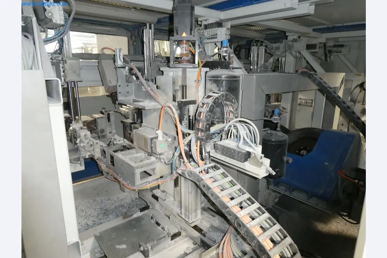Machines pour la fabrication de fenêtres et de portes en plastique-5