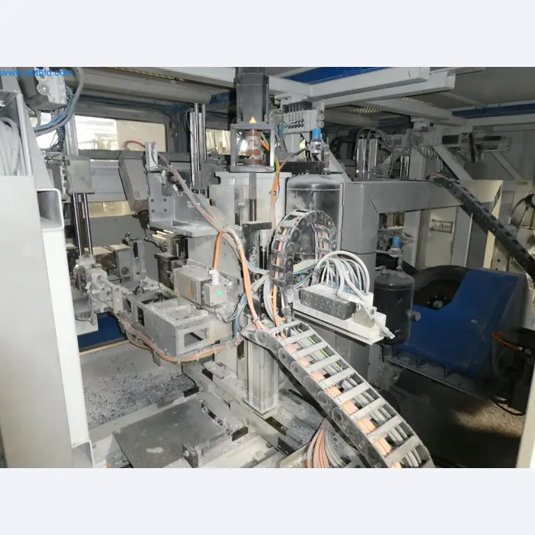 Machines pour la fabrication de fenêtres et de portes en plastique-5