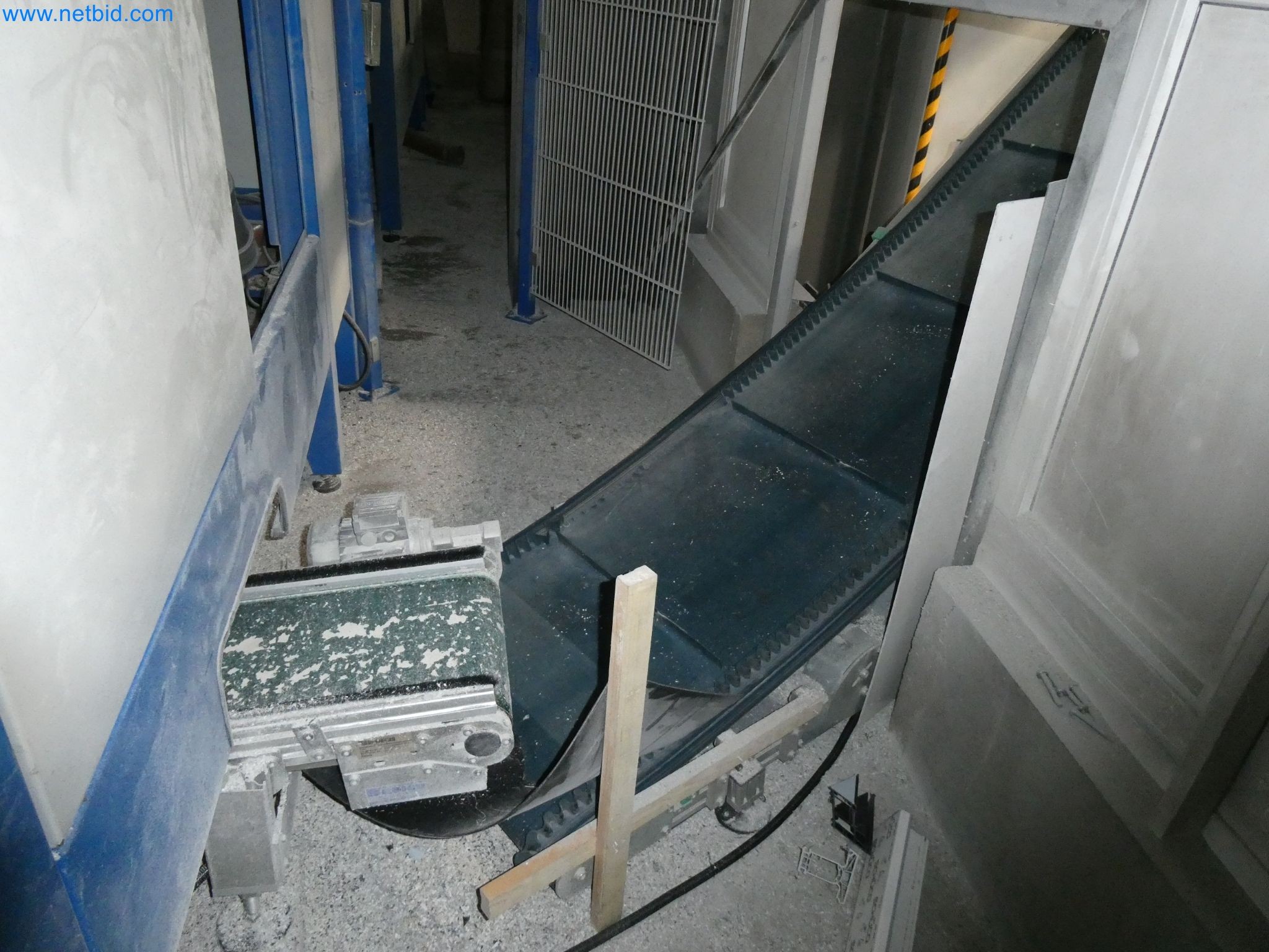 Machines pour la fabrication de fenêtres et de portes en plastique-6