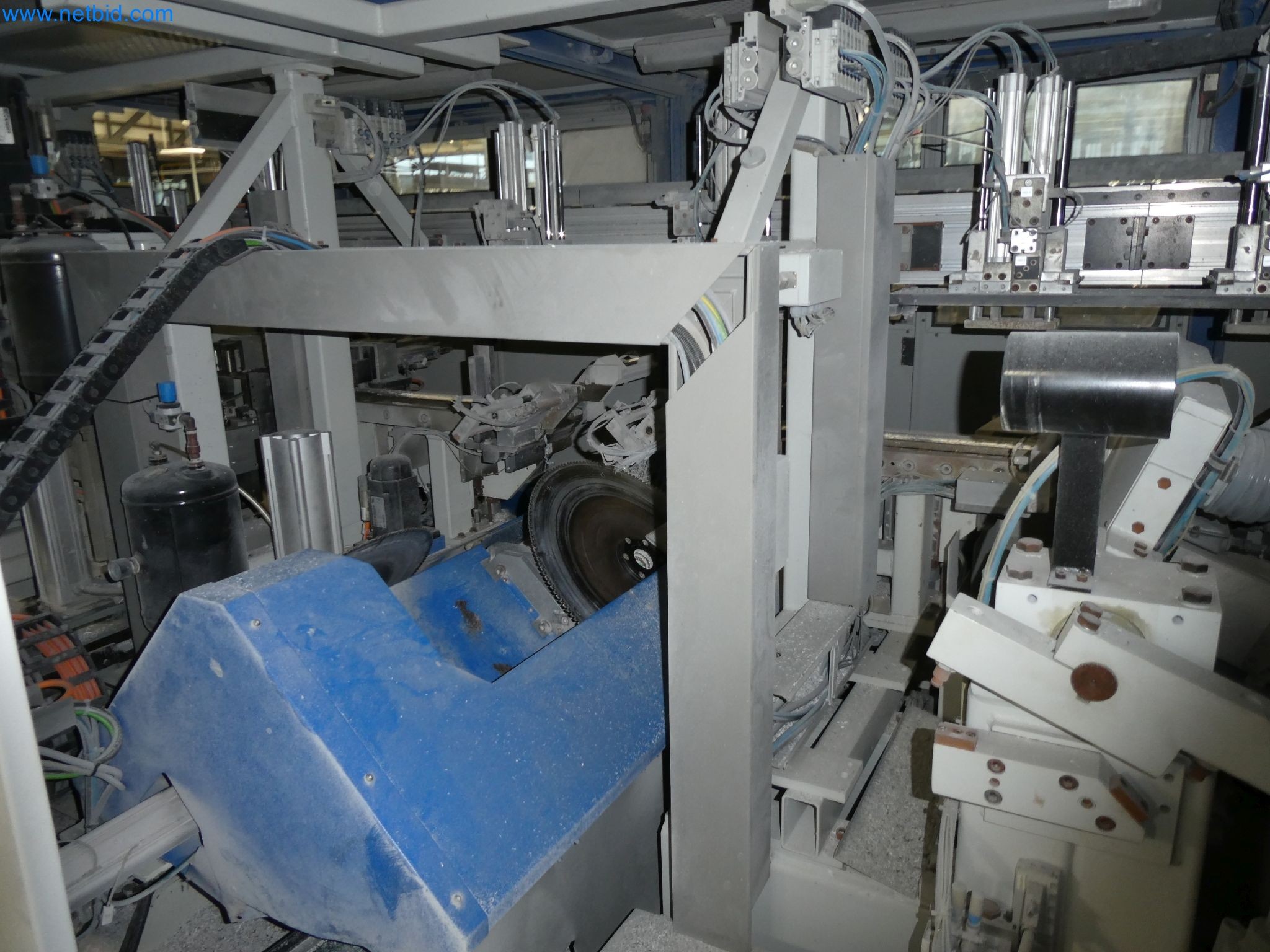 Machines pour la fabrication de fenêtres et de portes en plastique-7