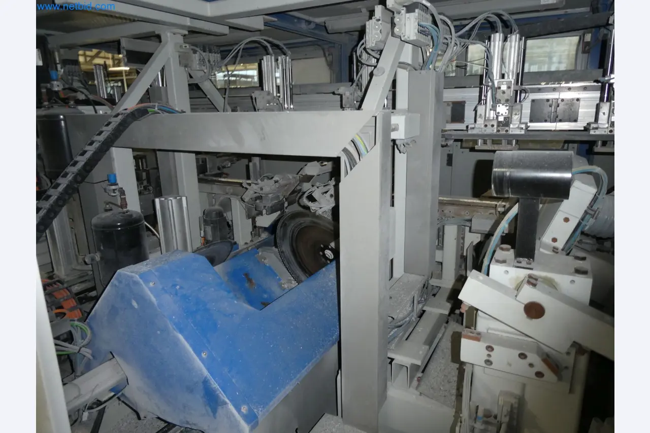Machines pour la fabrication de fenêtres et de portes en plastique-7