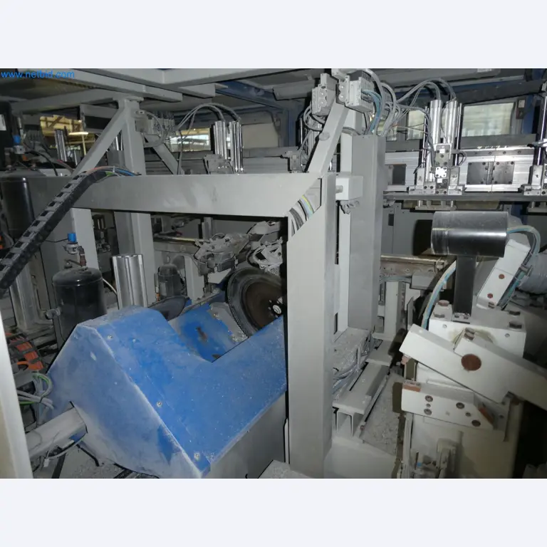 Machines pour la fabrication de fenêtres et de portes en plastique-7