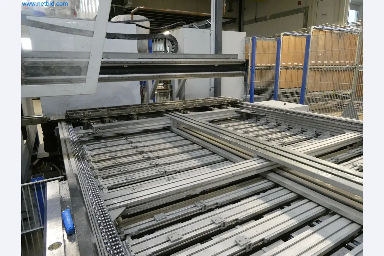 Machines pour la fabrication de fenêtres et de portes en plastique-18
