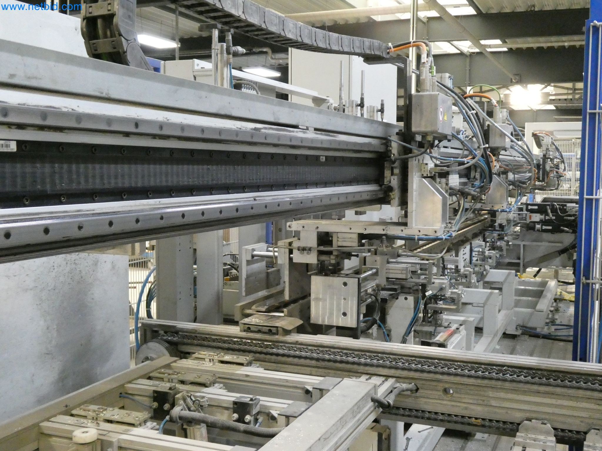 Machines pour la fabrication de fenêtres et de portes en plastique-20