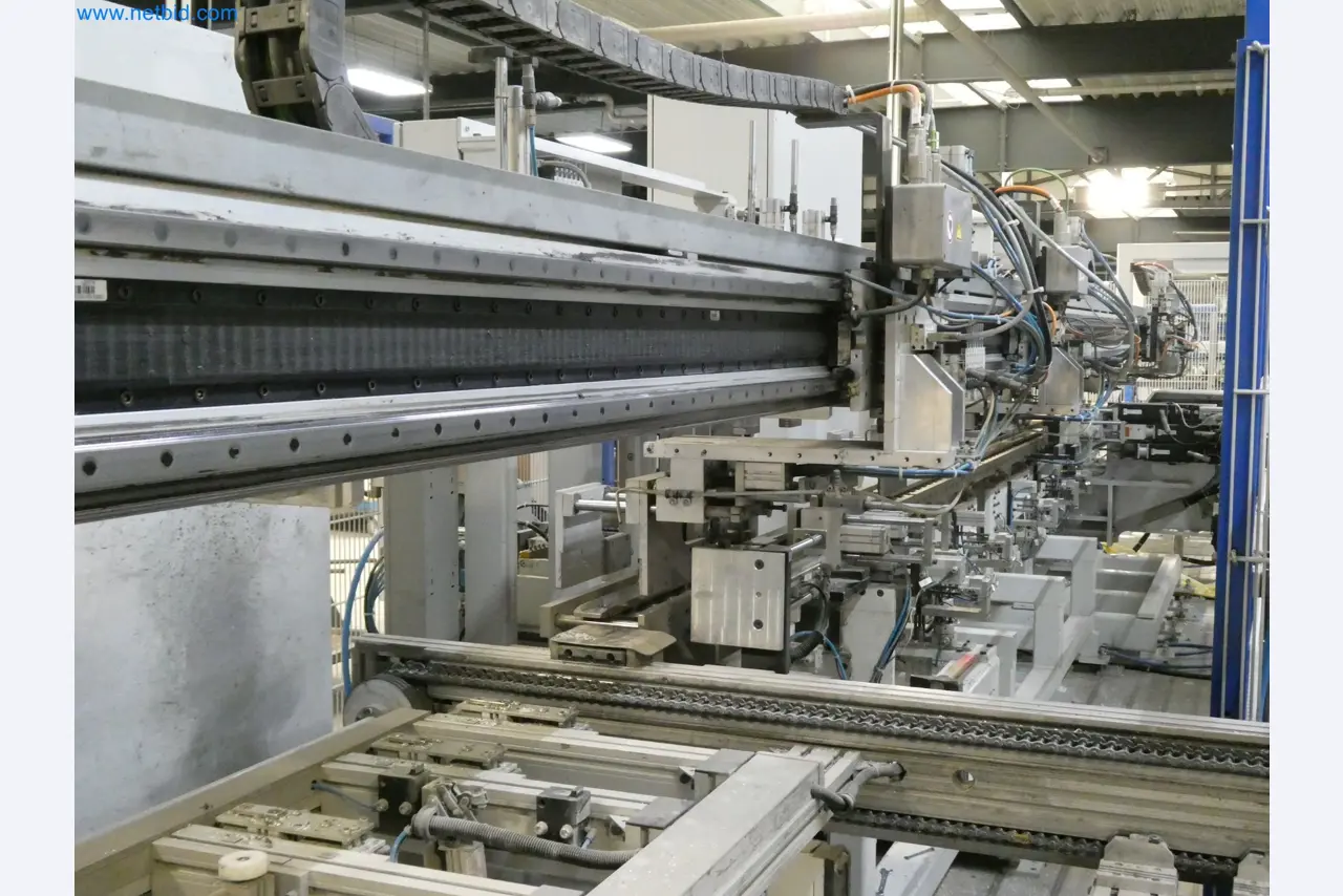 Machines pour la fabrication de fenêtres et de portes en plastique-20