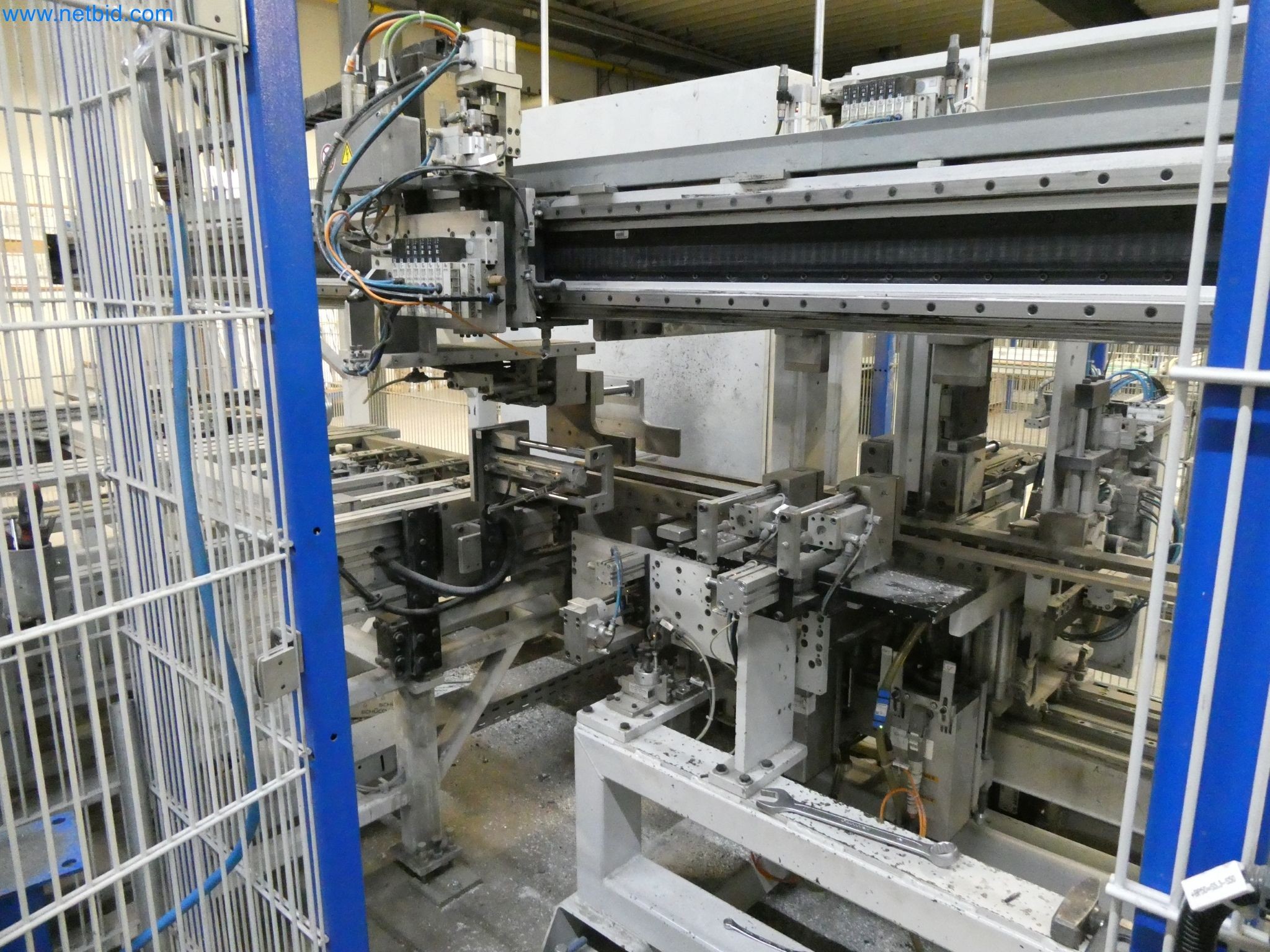 Machines pour la fabrication de fenêtres et de portes en plastique-23