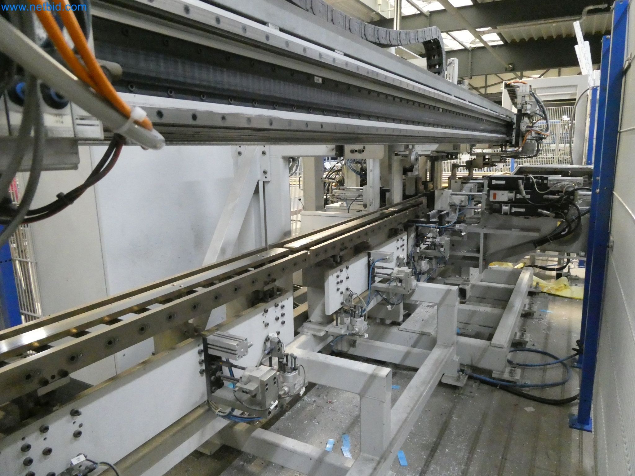 Machines pour la fabrication de fenêtres et de portes en plastique-24